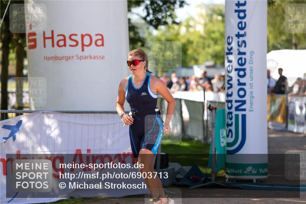 01.09.2024 - 17. Tribühne Triathlon Michael Strokosch http://msf.ph/oto/6903713 01.09.2024 11:04:09 Ziel 283 meine-sportfotos.de