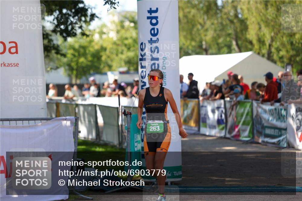 01.09.2024 - 17. Tribühne Triathlon Michael Strokosch http://msf.ph/oto/6903779 01.09.2024 11:04:31 Ziel 263, 305 meine-sportfotos.de