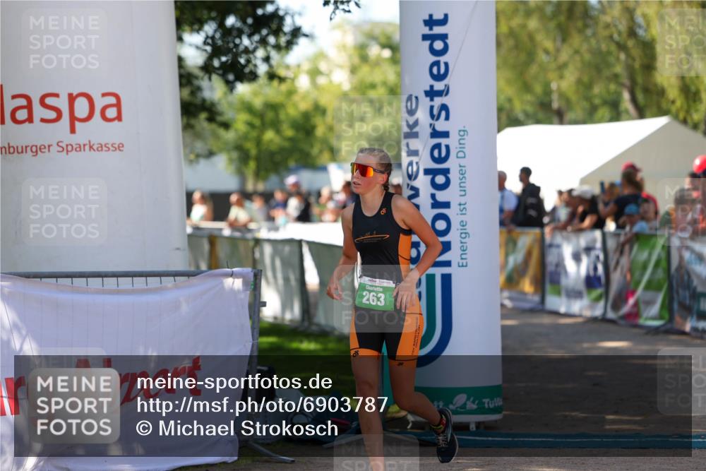 01.09.2024 - 17. Tribühne Triathlon Michael Strokosch http://msf.ph/oto/6903787 01.09.2024 11:04:31 Ziel 263, 305 meine-sportfotos.de