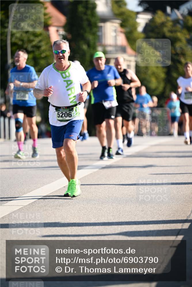 01.09.2024 - BARMER Alsterlauf Dr. Thomas Lammeyer http://msf.ph/oto/6903790 01.09.2024 09:40:04 Laufen 5206 meine-sportfotos.de