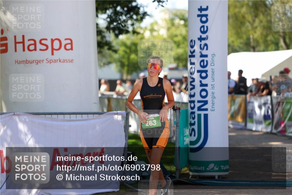 01.09.2024 - 17. Tribühne Triathlon Michael Strokosch http://msf.ph/oto/6903798 01.09.2024 11:04:31 Ziel 263, 305 meine-sportfotos.de