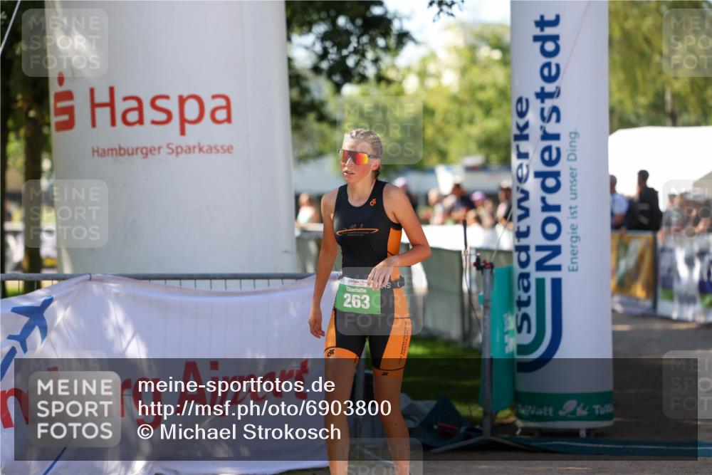 01.09.2024 - 17. Tribühne Triathlon Michael Strokosch http://msf.ph/oto/6903800 01.09.2024 11:04:31 Ziel 263, 305 meine-sportfotos.de