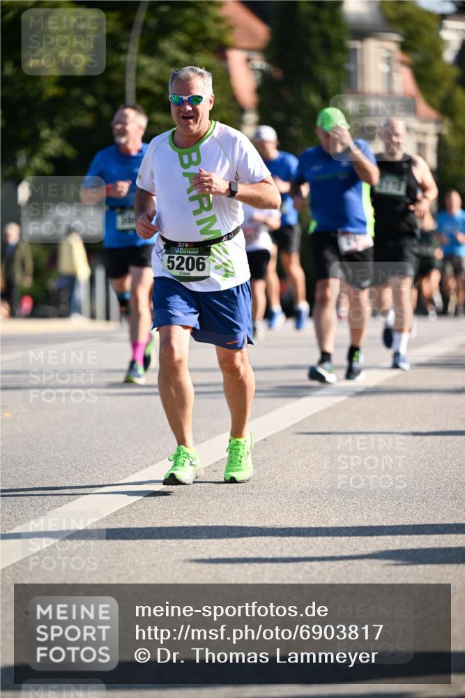 01.09.2024 - BARMER Alsterlauf Dr. Thomas Lammeyer http://msf.ph/oto/6903817 01.09.2024 09:40:05 Laufen 5206 meine-sportfotos.de