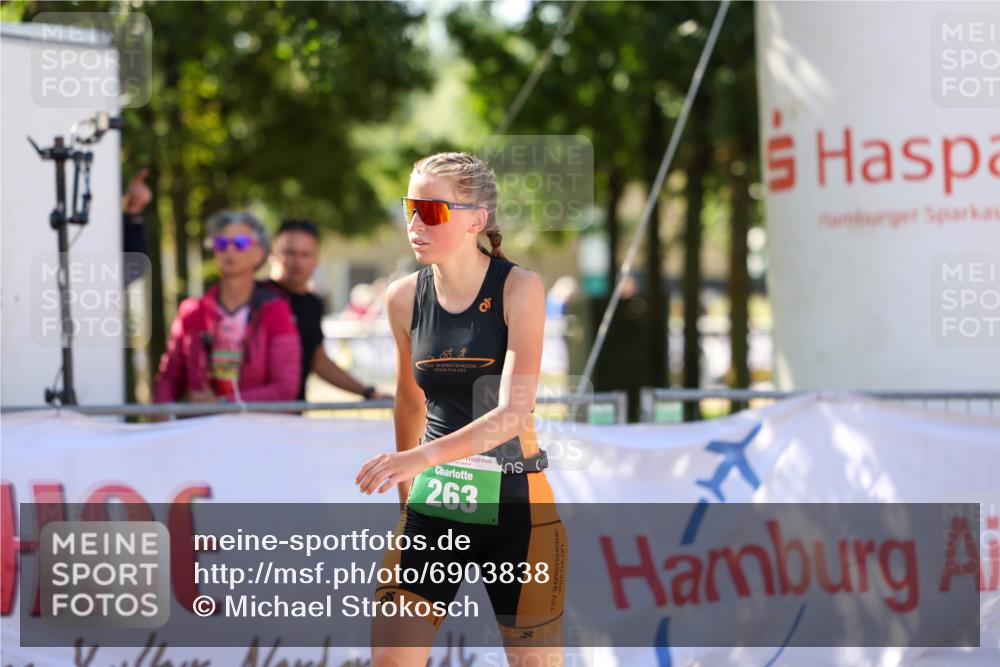 01.09.2024 - 17. Tribühne Triathlon Michael Strokosch http://msf.ph/oto/6903838 01.09.2024 11:04:33 Ziel 263, 305 meine-sportfotos.de
