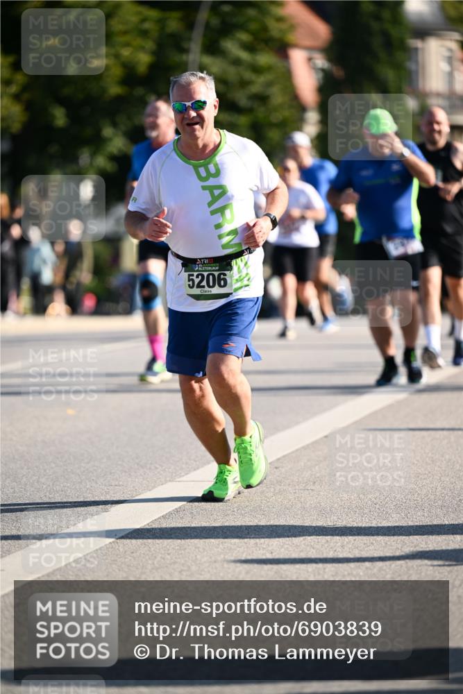 01.09.2024 - BARMER Alsterlauf Dr. Thomas Lammeyer http://msf.ph/oto/6903839 01.09.2024 09:40:05 Laufen 5206 meine-sportfotos.de