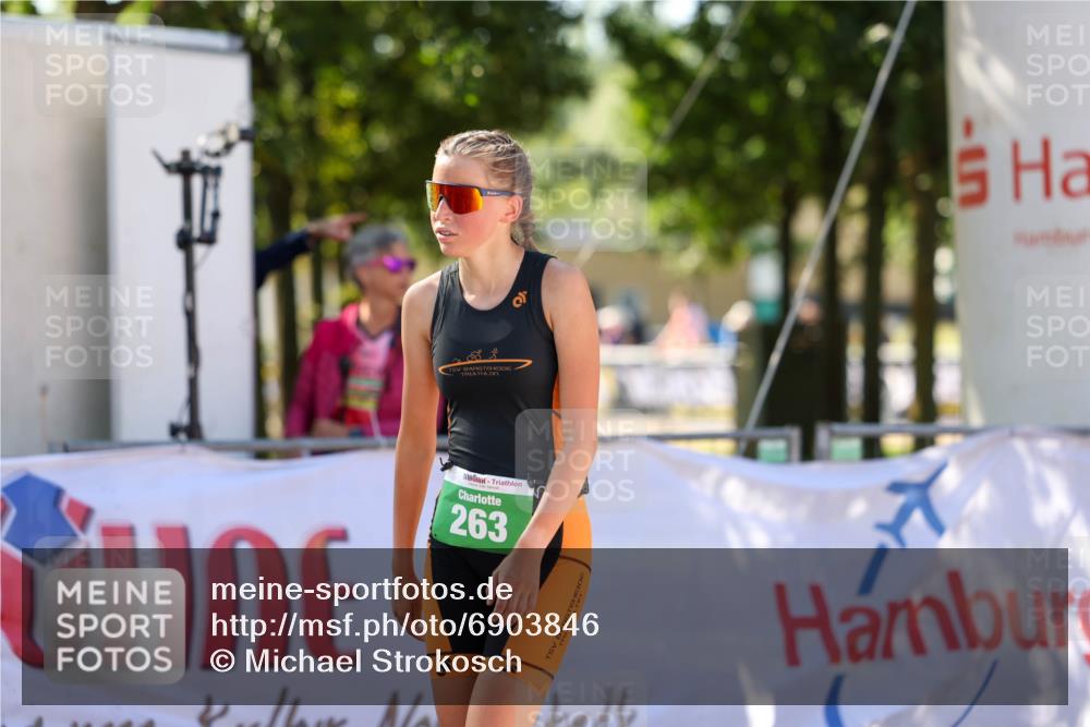 01.09.2024 - 17. Tribühne Triathlon Michael Strokosch http://msf.ph/oto/6903846 01.09.2024 11:04:34 Ziel 263, 305 meine-sportfotos.de