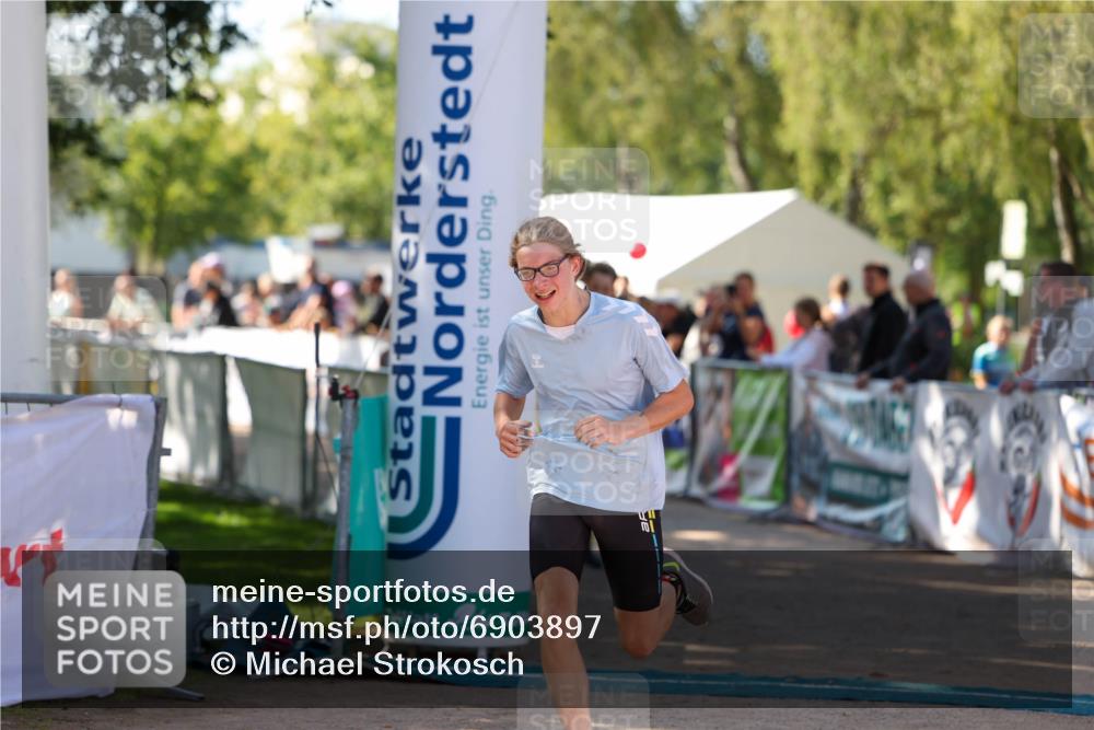 01.09.2024 - 17. Tribühne Triathlon Michael Strokosch http://msf.ph/oto/6903897 01.09.2024 11:04:38 Ziel 188, 291, 305, 1072 meine-sportfotos.de