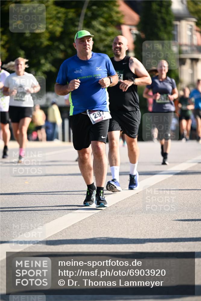01.09.2024 - BARMER Alsterlauf Dr. Thomas Lammeyer http://msf.ph/oto/6903920 01.09.2024 09:40:07 Laufen 2016, 297 meine-sportfotos.de