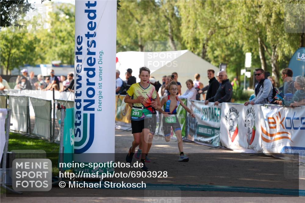 01.09.2024 - 17. Tribühne Triathlon Michael Strokosch http://msf.ph/oto/6903928 01.09.2024 11:04:40 Ziel 188, 242, 291, 305, 1072 meine-sportfotos.de