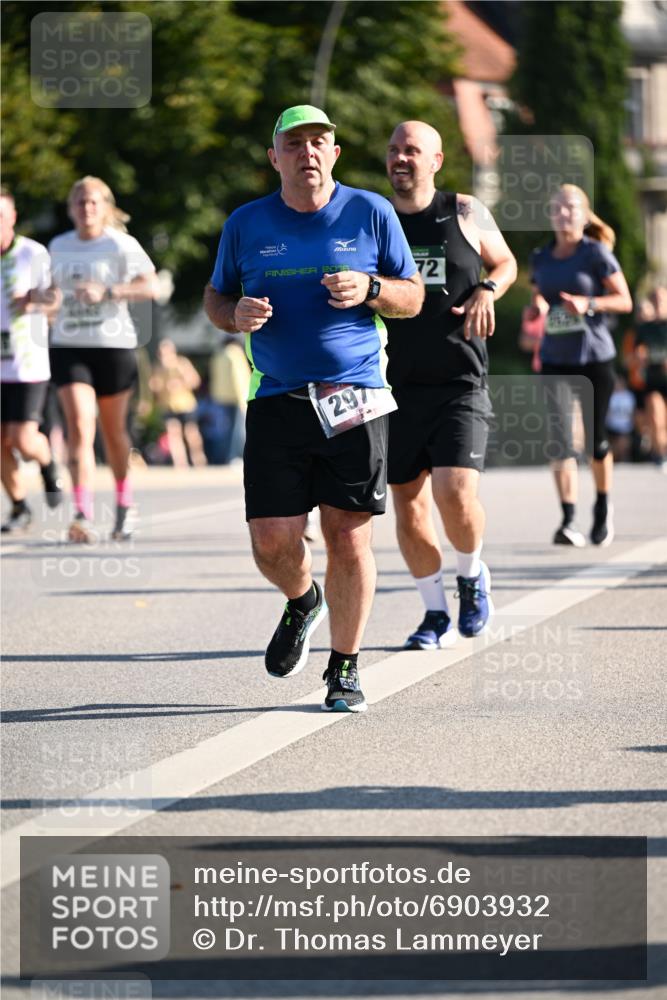 01.09.2024 - BARMER Alsterlauf Dr. Thomas Lammeyer http://msf.ph/oto/6903932 01.09.2024 09:40:08 Laufen 2016, 72, 297 meine-sportfotos.de