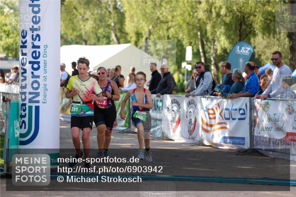 01.09.2024 - 17. Tribühne Triathlon Michael Strokosch http://msf.ph/oto/6903942 01.09.2024 11:04:41 Ziel 188, 242, 280, 291, 305, 1072 meine-sportfotos.de