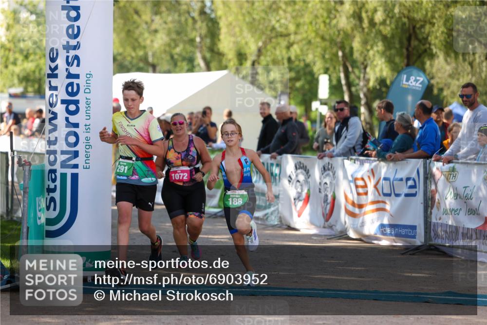 01.09.2024 - 17. Tribühne Triathlon Michael Strokosch http://msf.ph/oto/6903952 01.09.2024 11:04:41 Ziel 188, 242, 280, 291, 305, 1072 meine-sportfotos.de