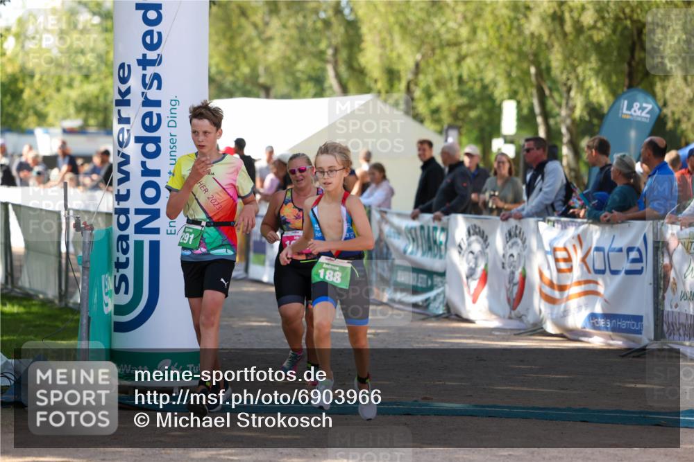 01.09.2024 - 17. Tribühne Triathlon Michael Strokosch http://msf.ph/oto/6903966 01.09.2024 11:04:41 Ziel 188, 242, 280, 291, 305, 1072 meine-sportfotos.de