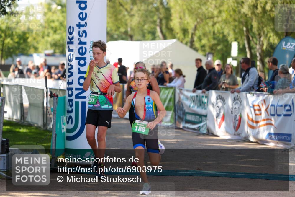 01.09.2024 - 17. Tribühne Triathlon Michael Strokosch http://msf.ph/oto/6903975 01.09.2024 11:04:41 Ziel 188, 242, 280, 291, 305, 1072 meine-sportfotos.de