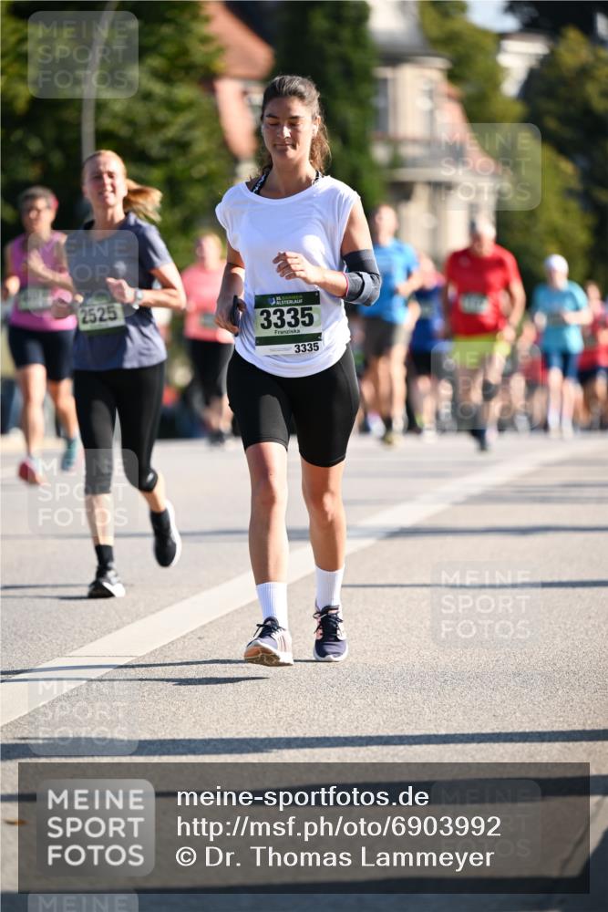 01.09.2024 - BARMER Alsterlauf Dr. Thomas Lammeyer http://msf.ph/oto/6903992 01.09.2024 09:40:10 Laufen 2525, 3335, 3335 meine-sportfotos.de