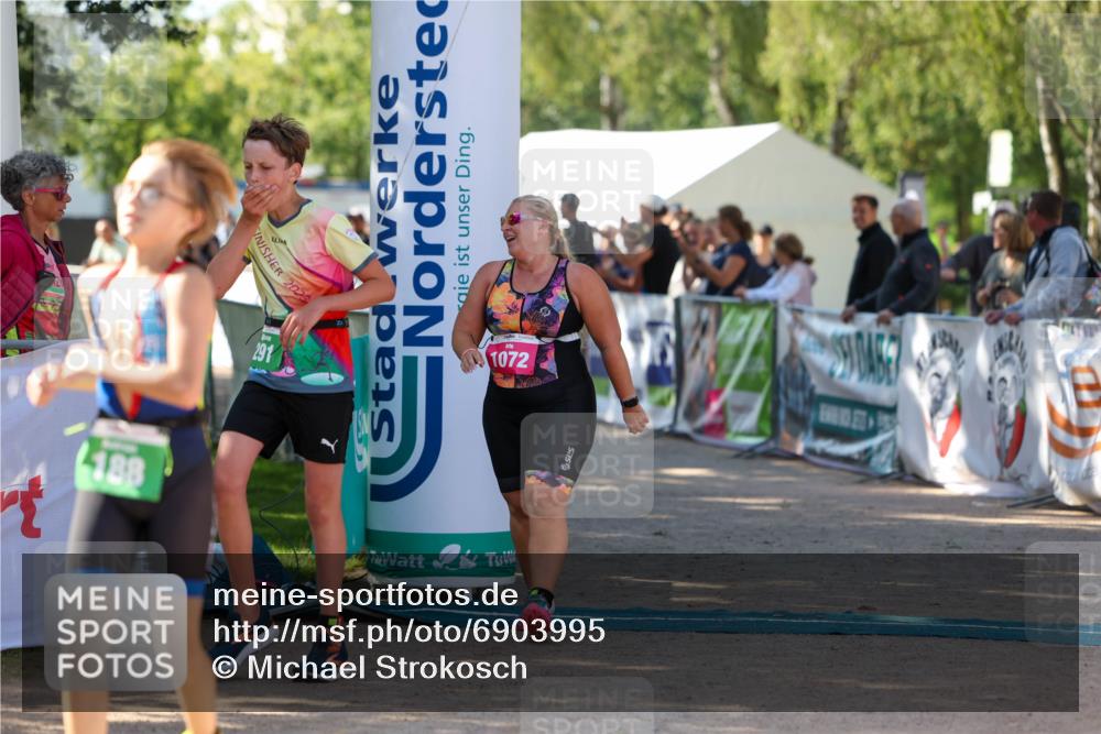 01.09.2024 - 17. Tribühne Triathlon Michael Strokosch http://msf.ph/oto/6903995 01.09.2024 11:04:43 Ziel 188, 242, 280, 291, 1072 meine-sportfotos.de