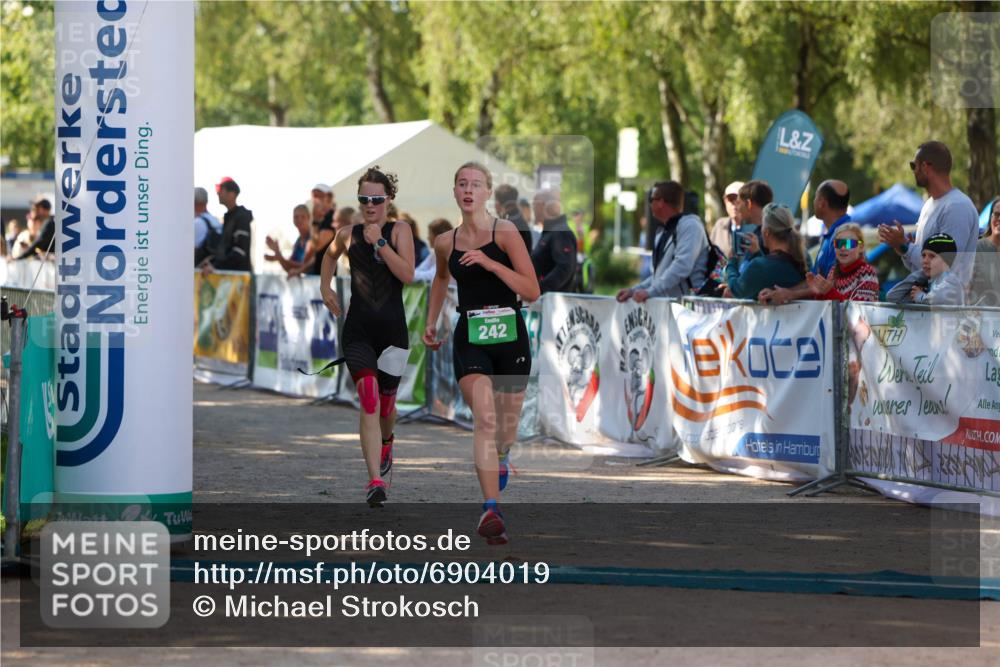 01.09.2024 - 17. Tribühne Triathlon Michael Strokosch http://msf.ph/oto/6904019 01.09.2024 11:04:47 Ziel 242, 280, 1072 meine-sportfotos.de