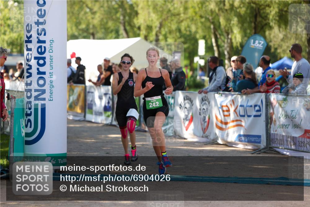 01.09.2024 - 17. Tribühne Triathlon Michael Strokosch http://msf.ph/oto/6904026 01.09.2024 11:04:47 Ziel 242, 280, 1072 meine-sportfotos.de