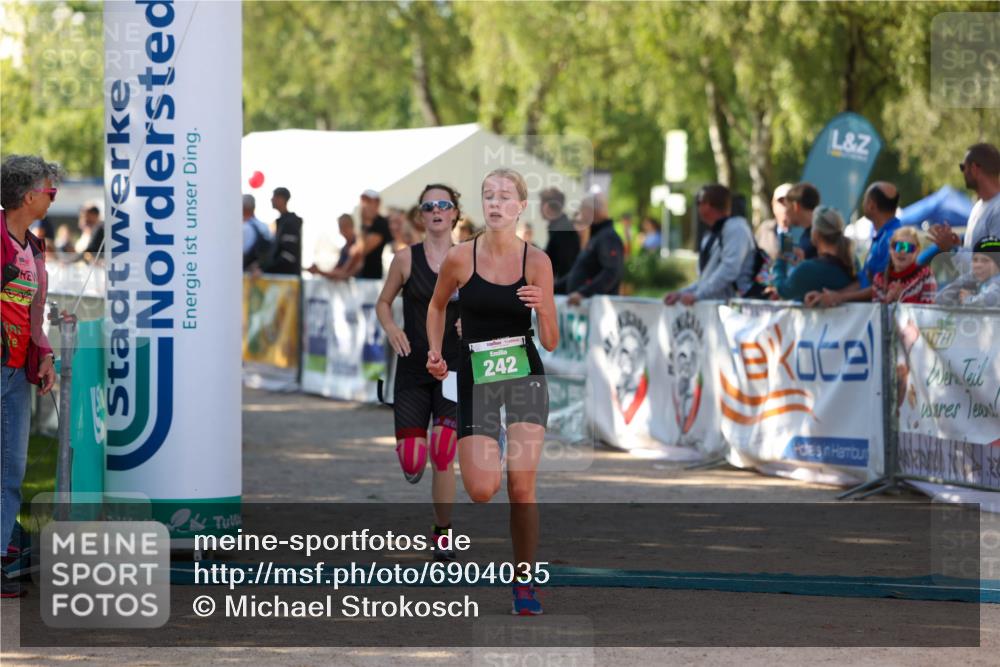 01.09.2024 - 17. Tribühne Triathlon Michael Strokosch http://msf.ph/oto/6904035 01.09.2024 11:04:47 Ziel 242, 280, 1072 meine-sportfotos.de