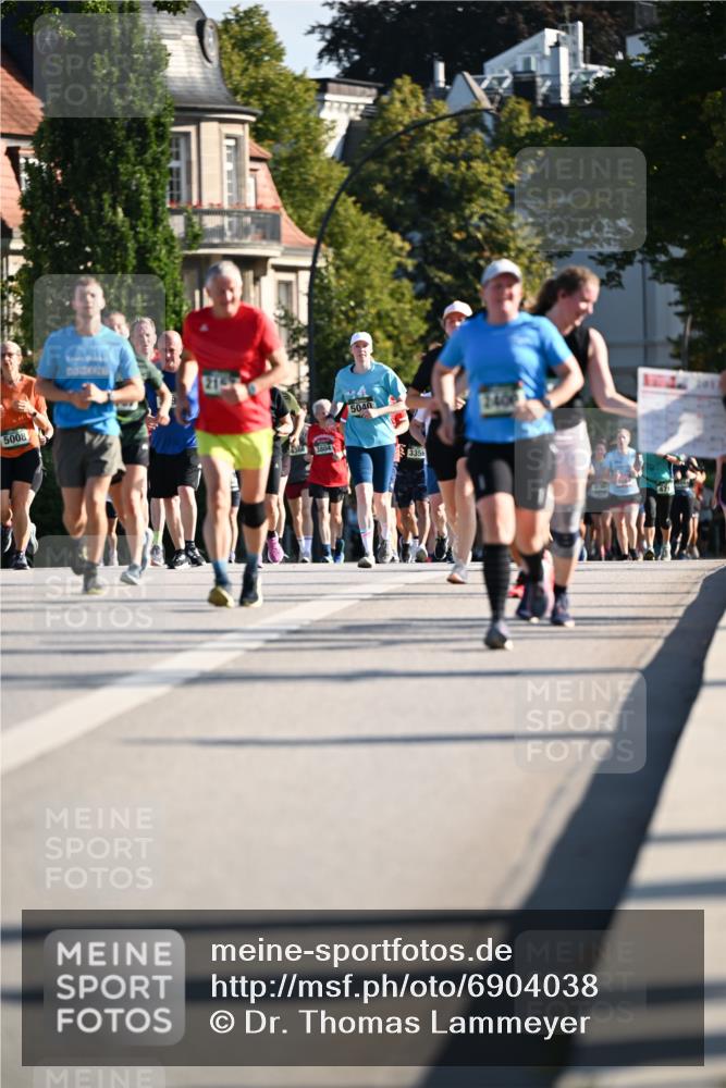 01.09.2024 - BARMER Alsterlauf Dr. Thomas Lammeyer http://msf.ph/oto/6904038 01.09.2024 09:40:11 Laufen 21, 5008, 5040, 3355, 1011 meine-sportfotos.de