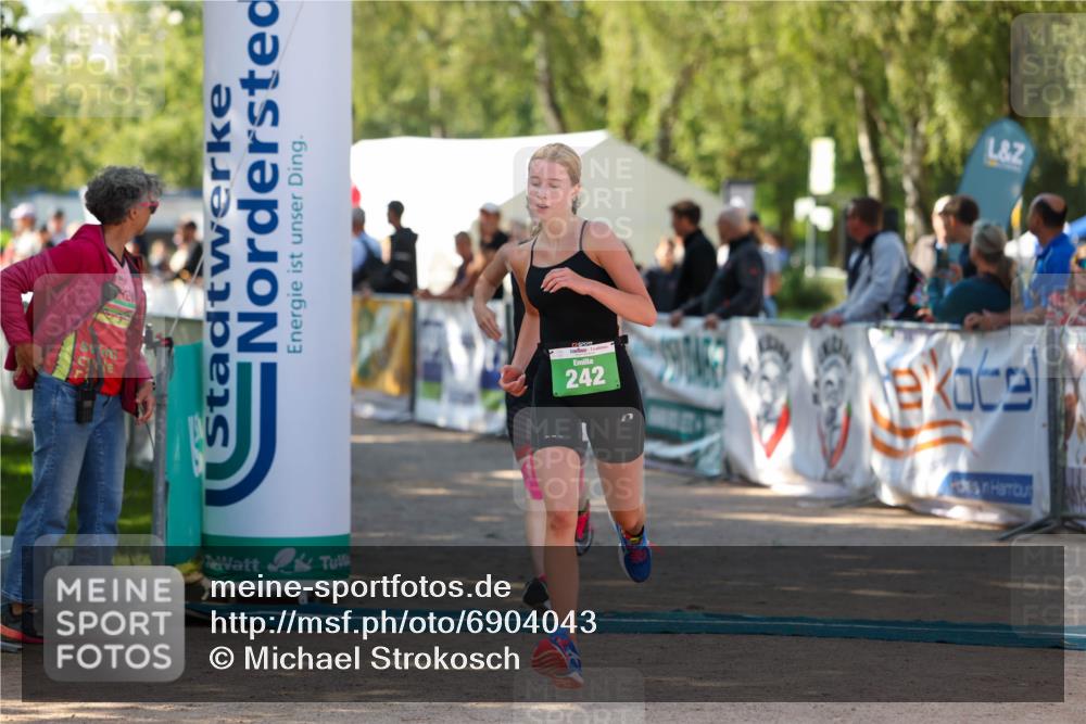 01.09.2024 - 17. Tribühne Triathlon Michael Strokosch http://msf.ph/oto/6904043 01.09.2024 11:04:47 Ziel 242, 280, 1072 meine-sportfotos.de
