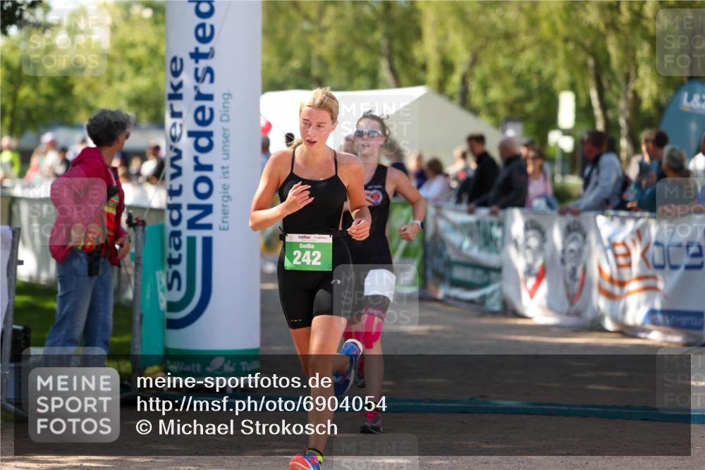 01.09.2024 - 17. Tribühne Triathlon Michael Strokosch http://msf.ph/oto/6904054 01.09.2024 11:04:48 Ziel 212, 242, 280 meine-sportfotos.de