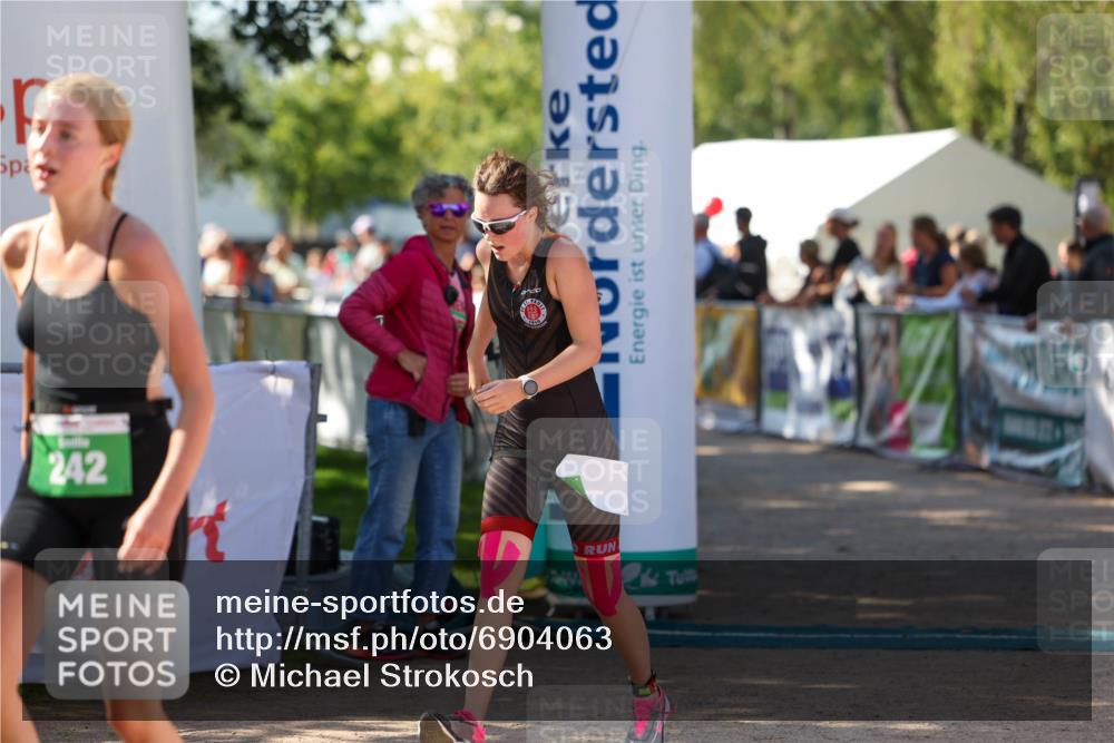 01.09.2024 - 17. Tribühne Triathlon Michael Strokosch http://msf.ph/oto/6904063 01.09.2024 11:04:49 Ziel 211, 212, 242, 280 meine-sportfotos.de