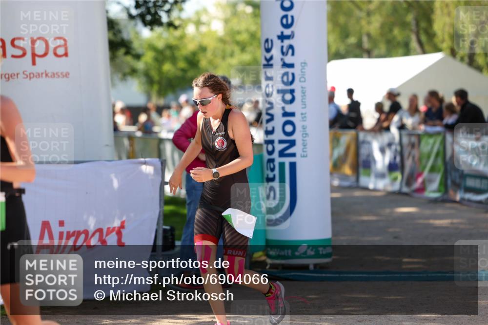01.09.2024 - 17. Tribühne Triathlon Michael Strokosch http://msf.ph/oto/6904066 01.09.2024 11:04:49 Ziel 211, 212, 242, 280 meine-sportfotos.de