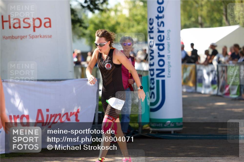01.09.2024 - 17. Tribühne Triathlon Michael Strokosch http://msf.ph/oto/6904071 01.09.2024 11:04:49 Ziel 211, 212, 242, 280 meine-sportfotos.de