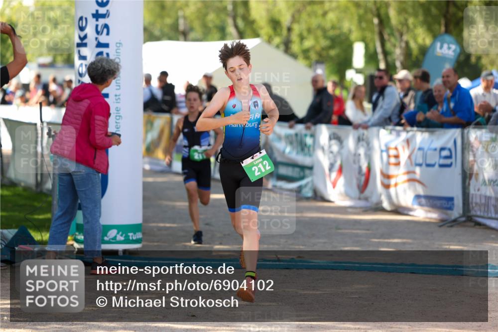 01.09.2024 - 17. Tribühne Triathlon Michael Strokosch http://msf.ph/oto/6904102 01.09.2024 11:04:55 Ziel 211, 212, 252 meine-sportfotos.de