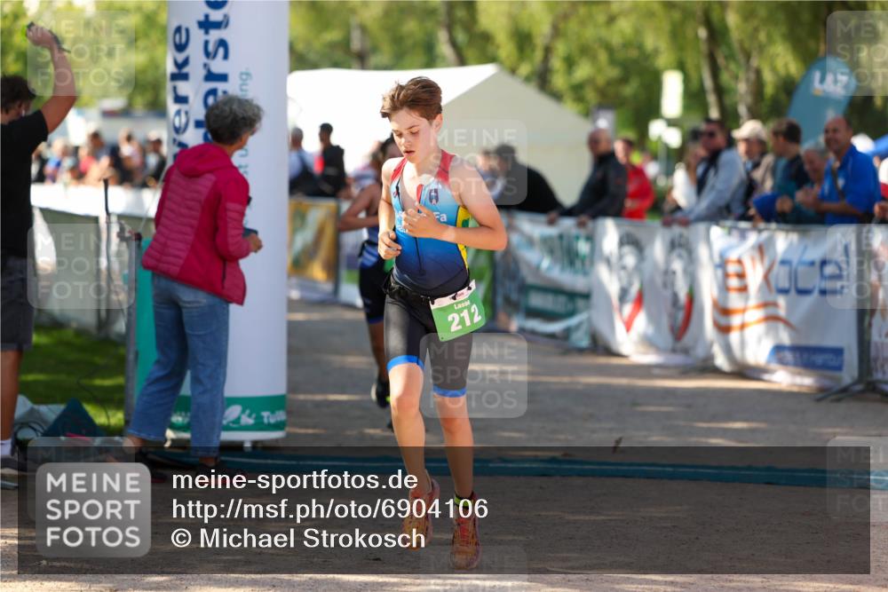 01.09.2024 - 17. Tribühne Triathlon Michael Strokosch http://msf.ph/oto/6904106 01.09.2024 11:04:55 Ziel 211, 212, 252 meine-sportfotos.de