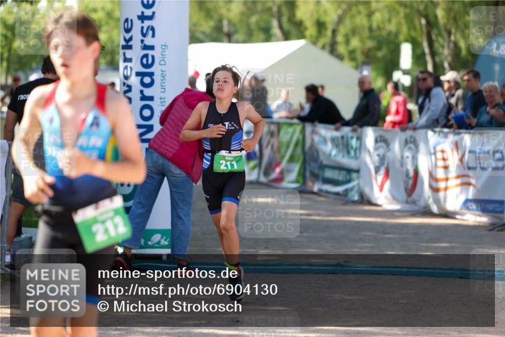 01.09.2024 - 17. Tribühne Triathlon Michael Strokosch http://msf.ph/oto/6904130 01.09.2024 11:04:57 Ziel 211, 212, 252 meine-sportfotos.de