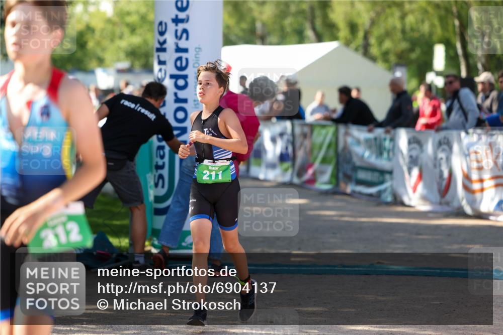 01.09.2024 - 17. Tribühne Triathlon Michael Strokosch http://msf.ph/oto/6904137 01.09.2024 11:04:57 Ziel 211, 212, 252 meine-sportfotos.de
