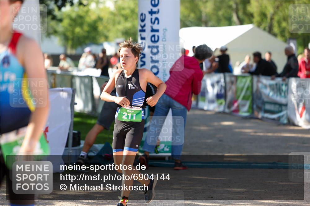 01.09.2024 - 17. Tribühne Triathlon Michael Strokosch http://msf.ph/oto/6904144 01.09.2024 11:04:57 Ziel 211, 212, 252 meine-sportfotos.de