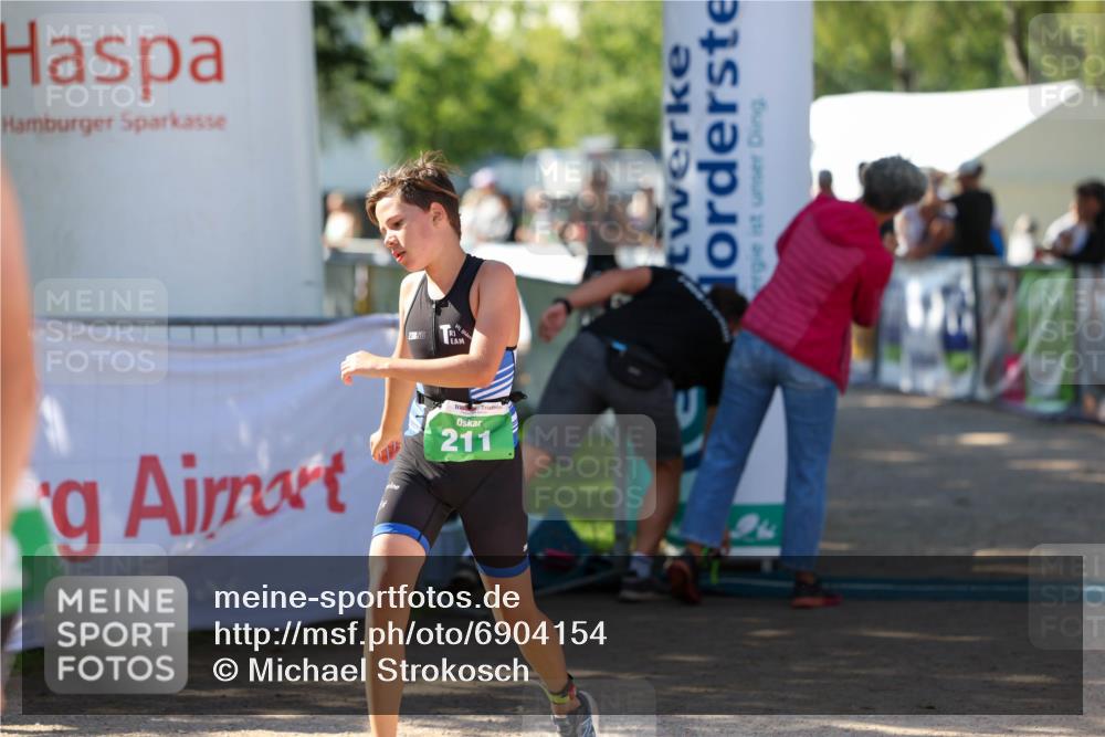01.09.2024 - 17. Tribühne Triathlon Michael Strokosch http://msf.ph/oto/6904154 01.09.2024 11:04:58 Ziel 211, 212, 252 meine-sportfotos.de
