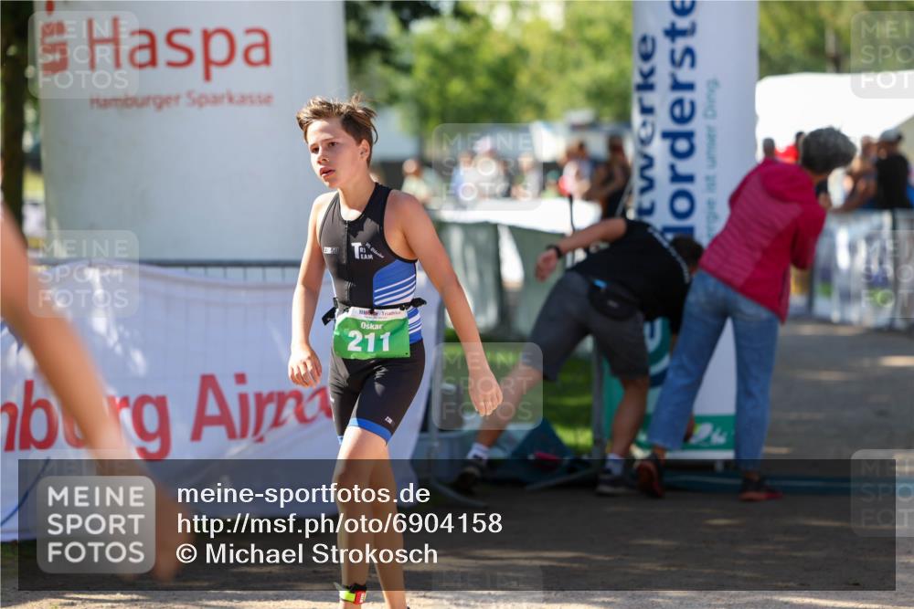 01.09.2024 - 17. Tribühne Triathlon Michael Strokosch http://msf.ph/oto/6904158 01.09.2024 11:04:58 Ziel 211, 212, 252 meine-sportfotos.de