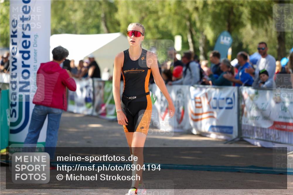01.09.2024 - 17. Tribühne Triathlon Michael Strokosch http://msf.ph/oto/6904194 01.09.2024 11:05:04 Ziel 221, 252, 282, 303 meine-sportfotos.de