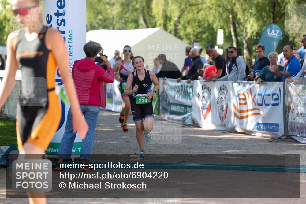 01.09.2024 - 17. Tribühne Triathlon Michael Strokosch http://msf.ph/oto/6904220 01.09.2024 11:05:06 Ziel 221, 252, 282, 303 meine-sportfotos.de