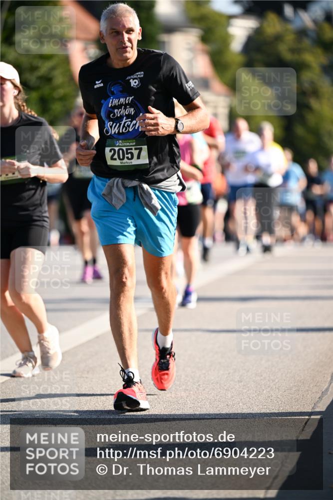 01.09.2024 - BARMER Alsterlauf Dr. Thomas Lammeyer http://msf.ph/oto/6904223 01.09.2024 09:40:18 Laufen 10, 135, 2057 meine-sportfotos.de