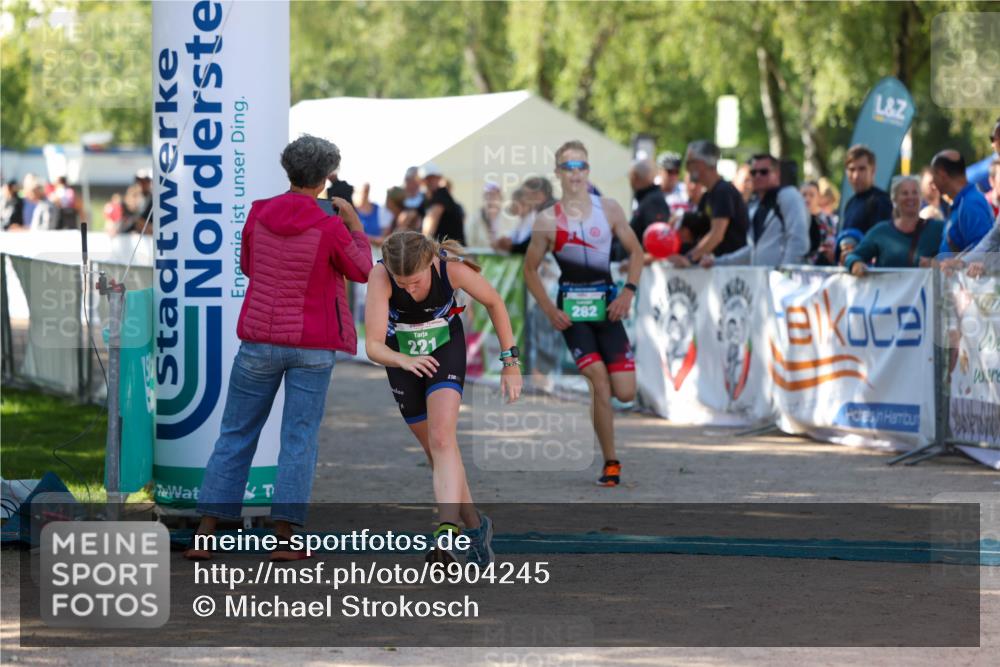 01.09.2024 - 17. Tribühne Triathlon Michael Strokosch http://msf.ph/oto/6904245 01.09.2024 11:05:07 Ziel 221, 282, 303 meine-sportfotos.de