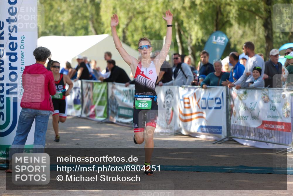 01.09.2024 - 17. Tribühne Triathlon Michael Strokosch http://msf.ph/oto/6904251 01.09.2024 11:05:08 Ziel 221, 282, 303 meine-sportfotos.de
