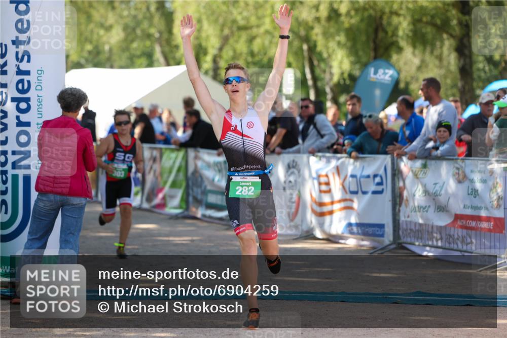 01.09.2024 - 17. Tribühne Triathlon Michael Strokosch http://msf.ph/oto/6904259 01.09.2024 11:05:08 Ziel 221, 282, 303 meine-sportfotos.de