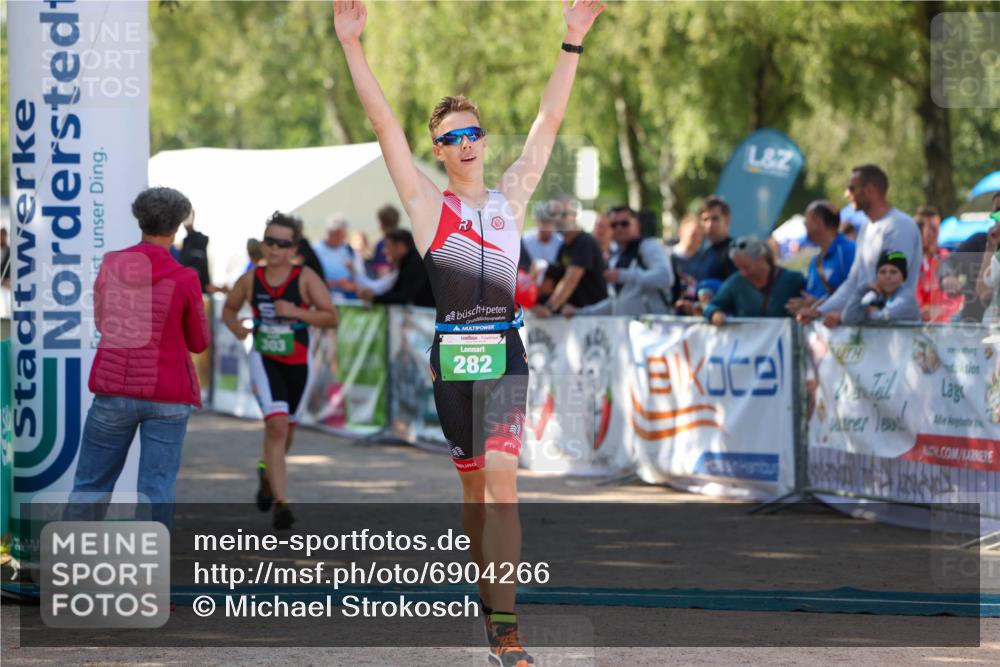 01.09.2024 - 17. Tribühne Triathlon Michael Strokosch http://msf.ph/oto/6904266 01.09.2024 11:05:09 Ziel 221, 282, 303 meine-sportfotos.de