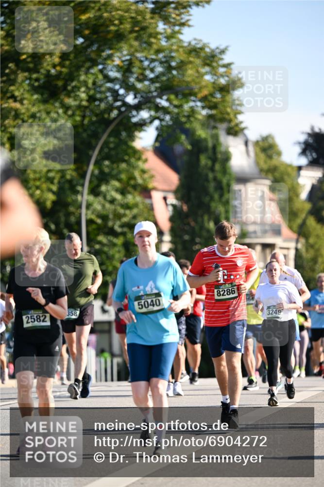 01.09.2024 - BARMER Alsterlauf Dr. Thomas Lammeyer http://msf.ph/oto/6904272 01.09.2024 09:40:21 Laufen 2582, 358, 5040, 8286, 3249 meine-sportfotos.de