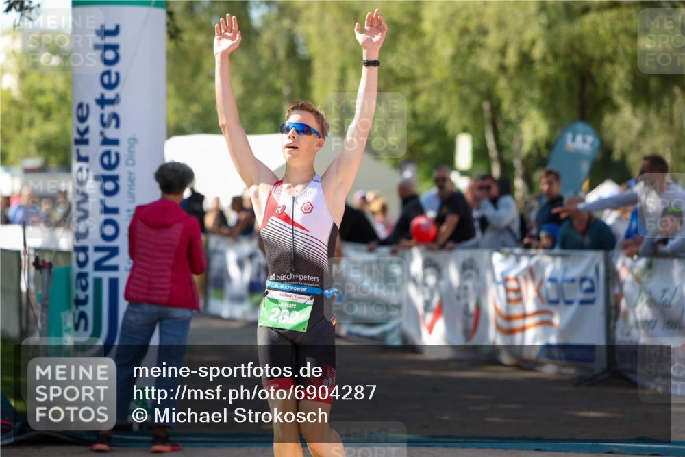 01.09.2024 - 17. Tribühne Triathlon Michael Strokosch http://msf.ph/oto/6904287 01.09.2024 11:05:09 Ziel 221, 282, 303 meine-sportfotos.de