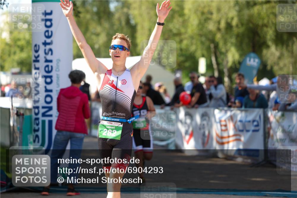 01.09.2024 - 17. Tribühne Triathlon Michael Strokosch http://msf.ph/oto/6904293 01.09.2024 11:05:10 Ziel 221, 282, 303 meine-sportfotos.de