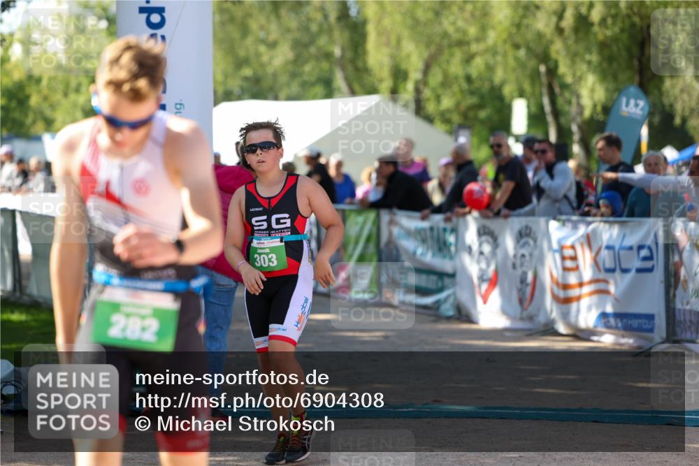 01.09.2024 - 17. Tribühne Triathlon Michael Strokosch http://msf.ph/oto/6904308 01.09.2024 11:05:11 Ziel 221, 282, 303 meine-sportfotos.de