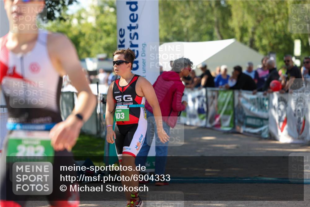 01.09.2024 - 17. Tribühne Triathlon Michael Strokosch http://msf.ph/oto/6904333 01.09.2024 11:05:12 Ziel 282, 303 meine-sportfotos.de