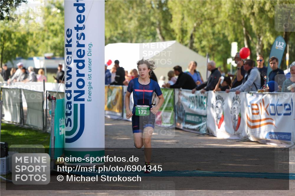 01.09.2024 - 17. Tribühne Triathlon Michael Strokosch http://msf.ph/oto/6904345 01.09.2024 11:05:25 Ziel 172 meine-sportfotos.de
