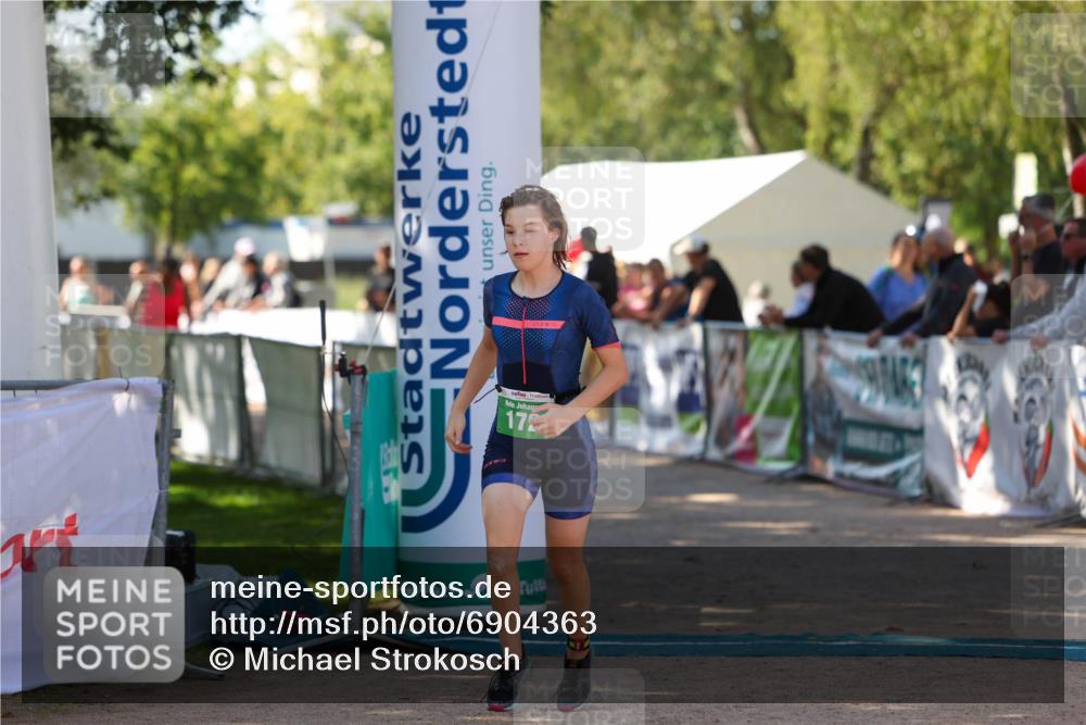 01.09.2024 - 17. Tribühne Triathlon Michael Strokosch http://msf.ph/oto/6904363 01.09.2024 11:05:26 Ziel 151, 172 meine-sportfotos.de